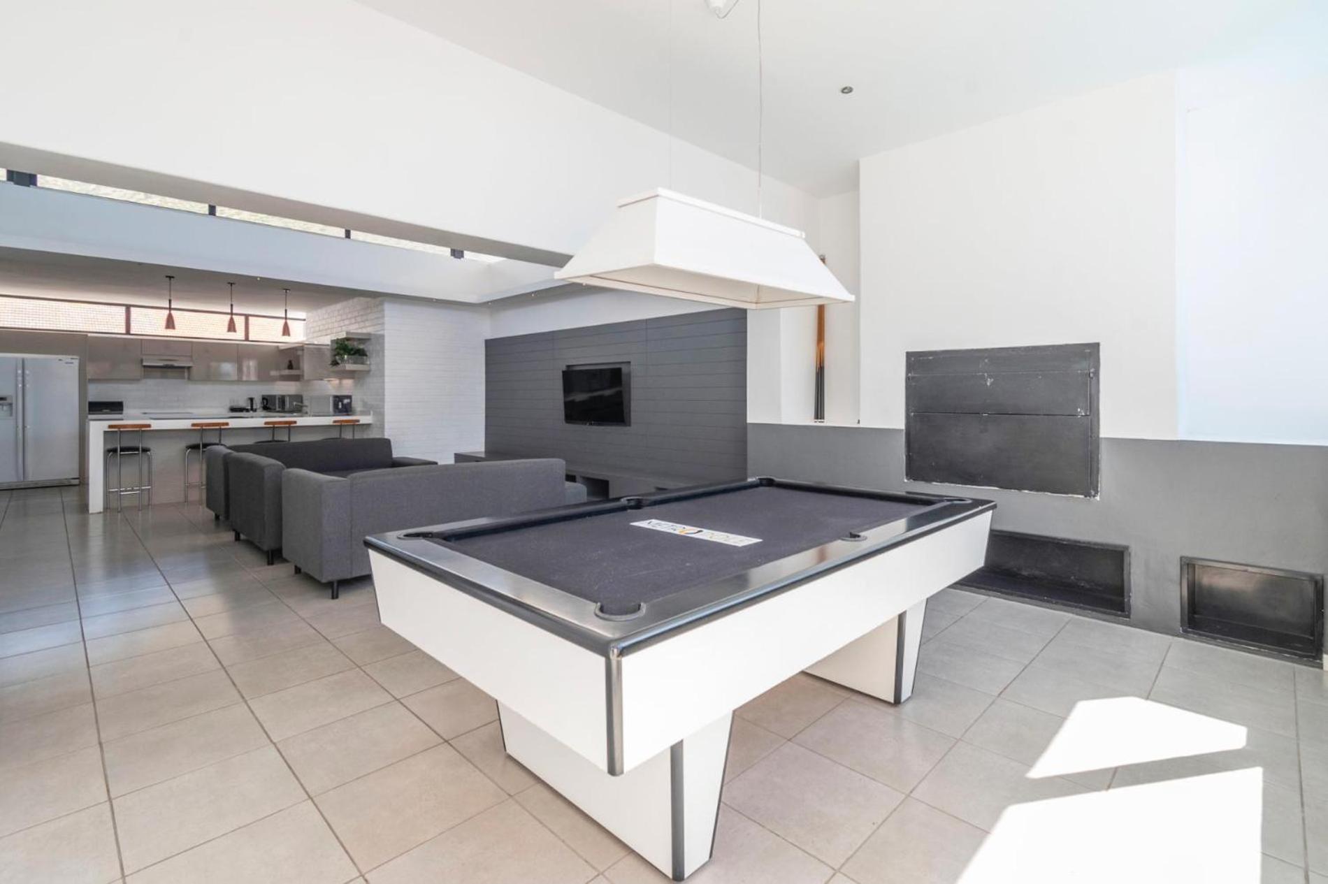 Metropole Shared Space With Private Cape Town