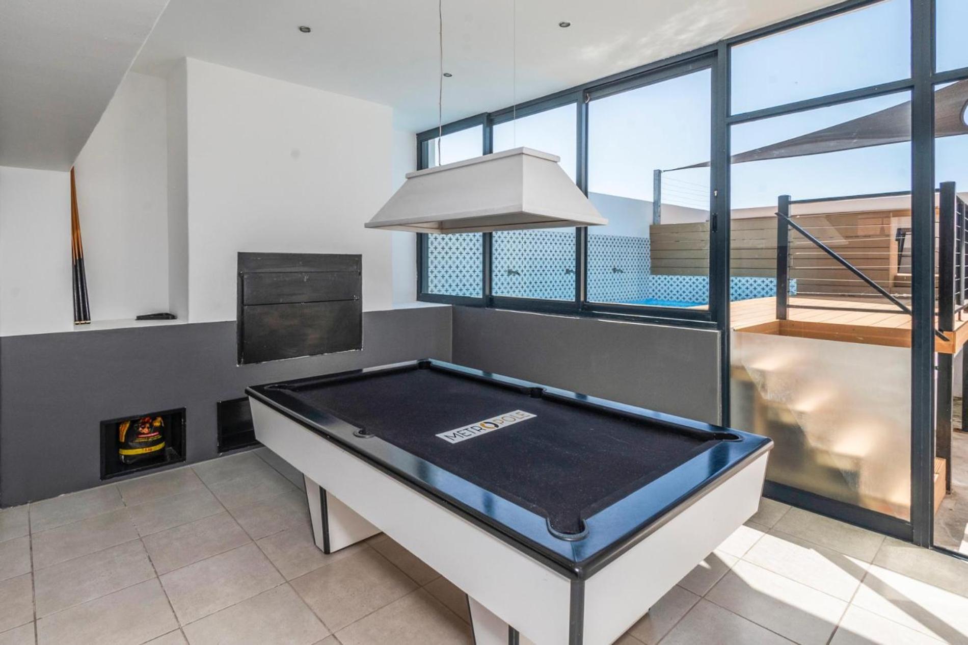 Apartment Metropole Shared Space With Private *