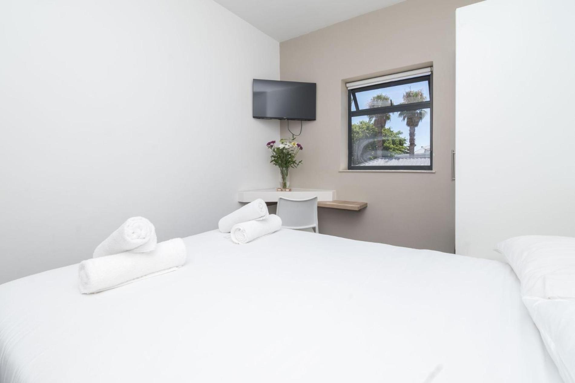 Metropole Shared Space With Private