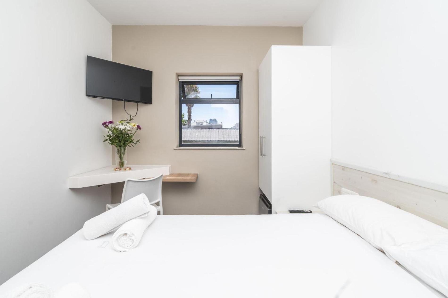 Metropole Shared Space With Private Apartment *