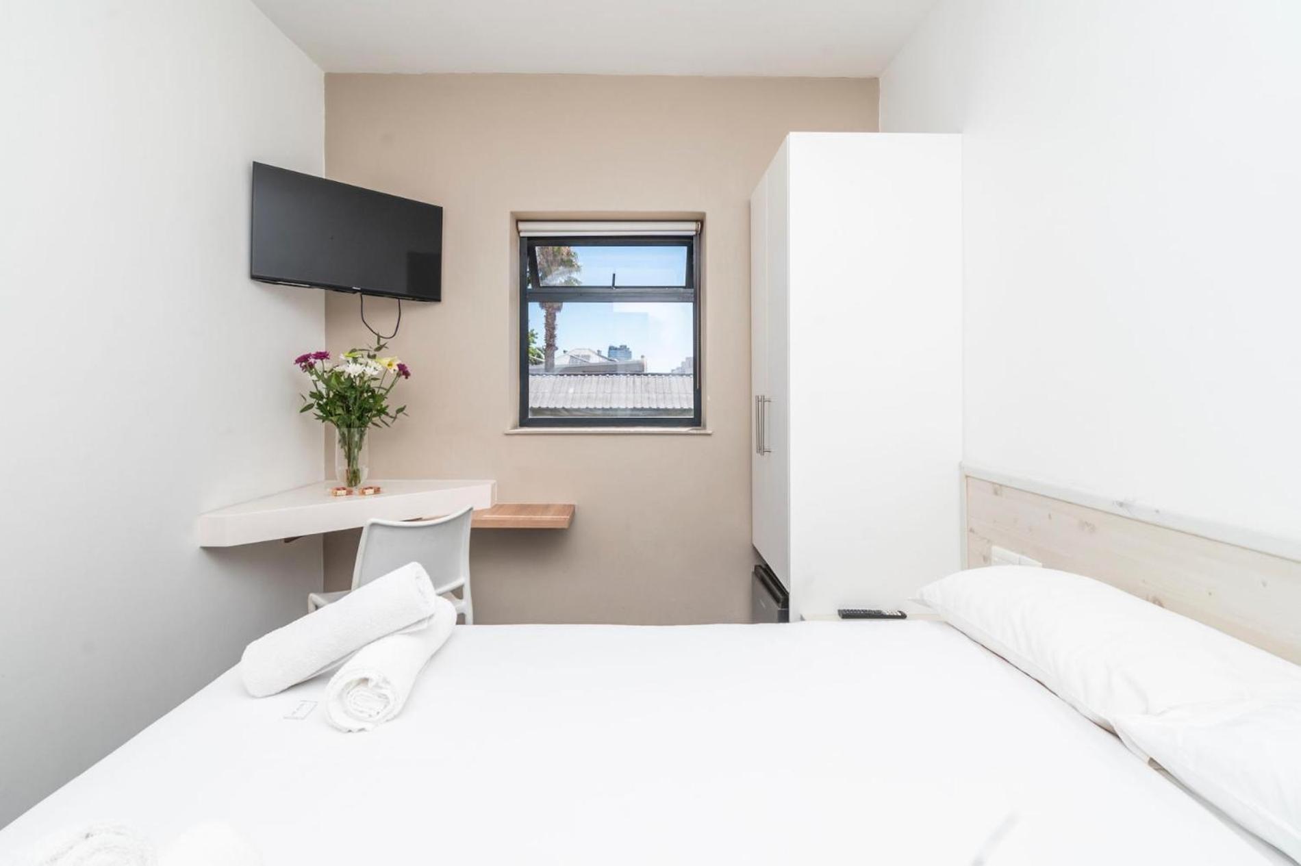 Metropole Shared Space With Private *