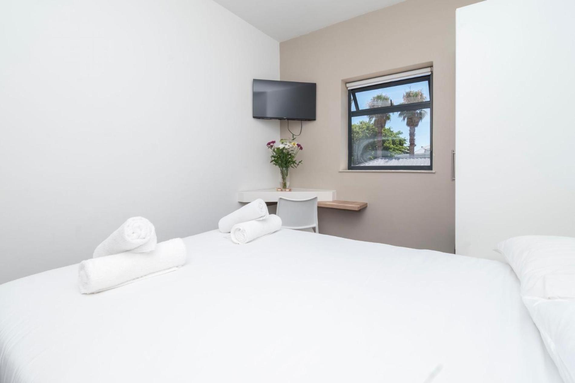 Metropole Shared Space With Private