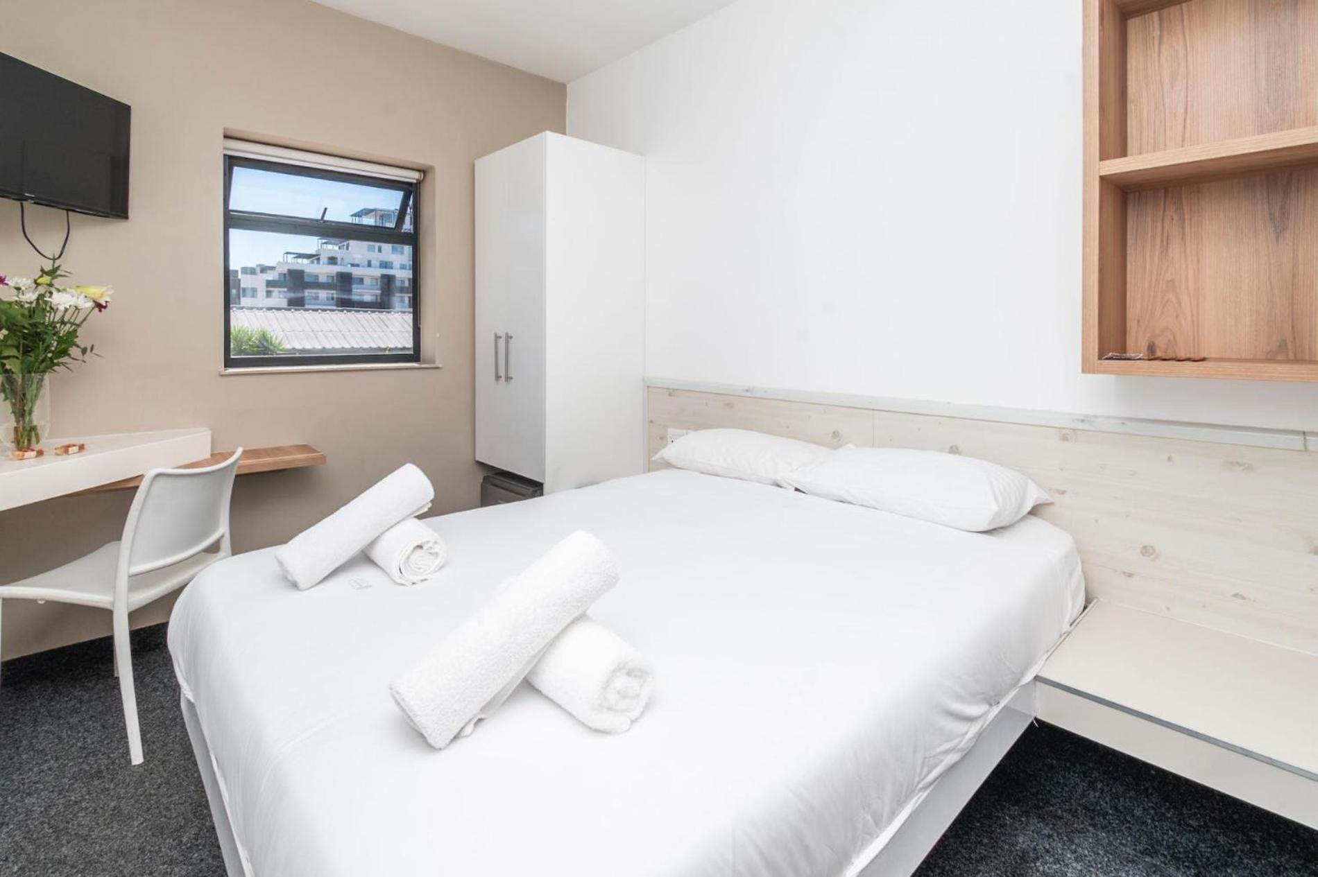 Apartment Metropole Shared Space With Private *