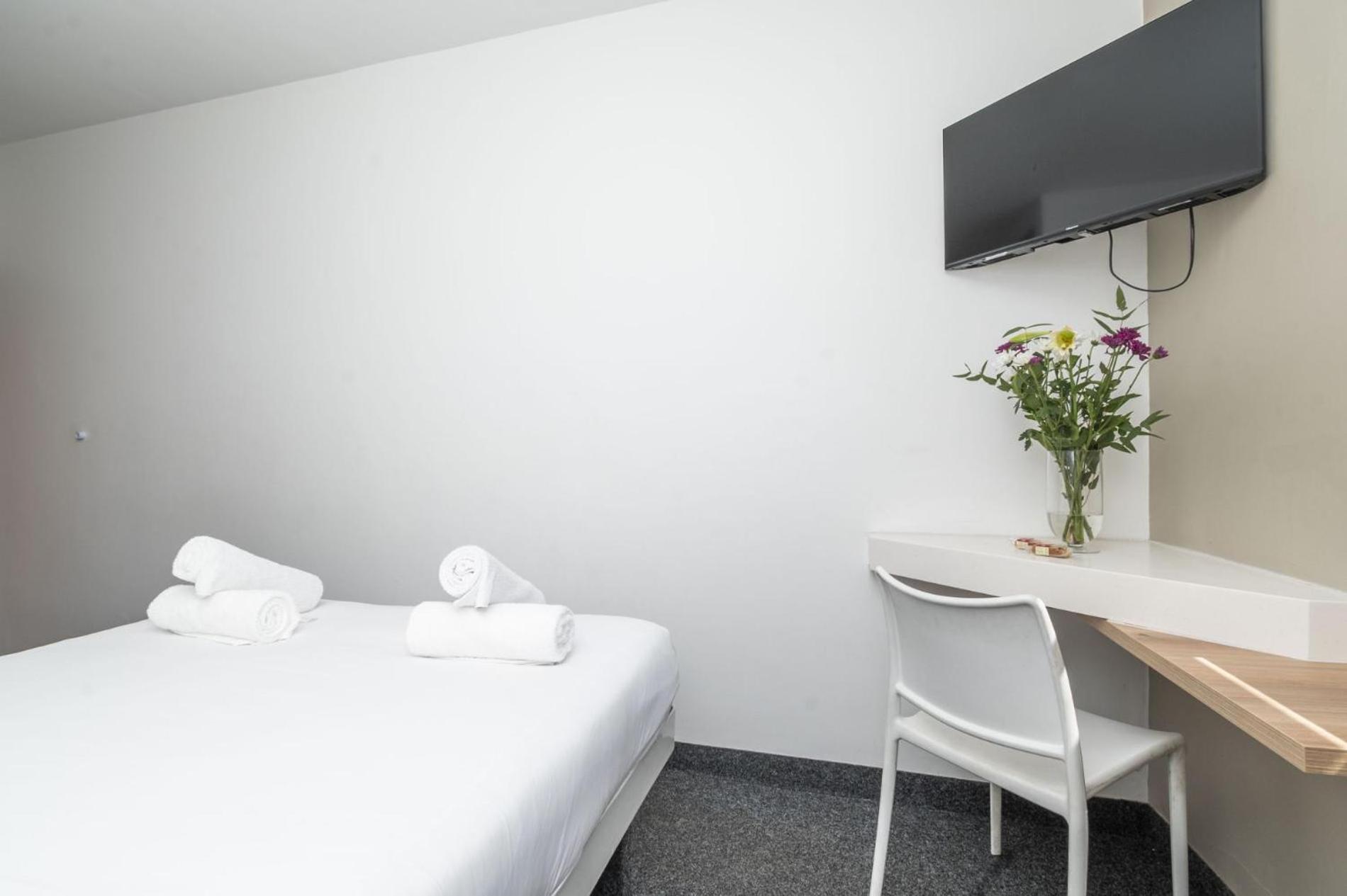 Apartment Metropole Shared Space With Private Cape Town