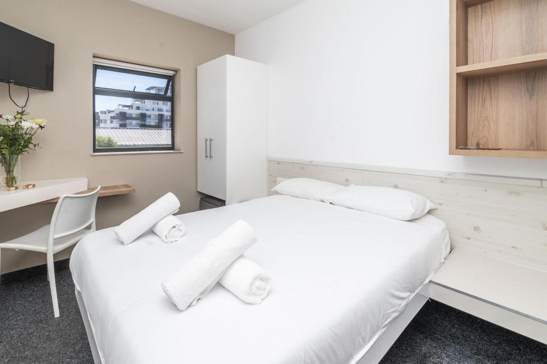 Metropole Shared Space With Private Apartment *
