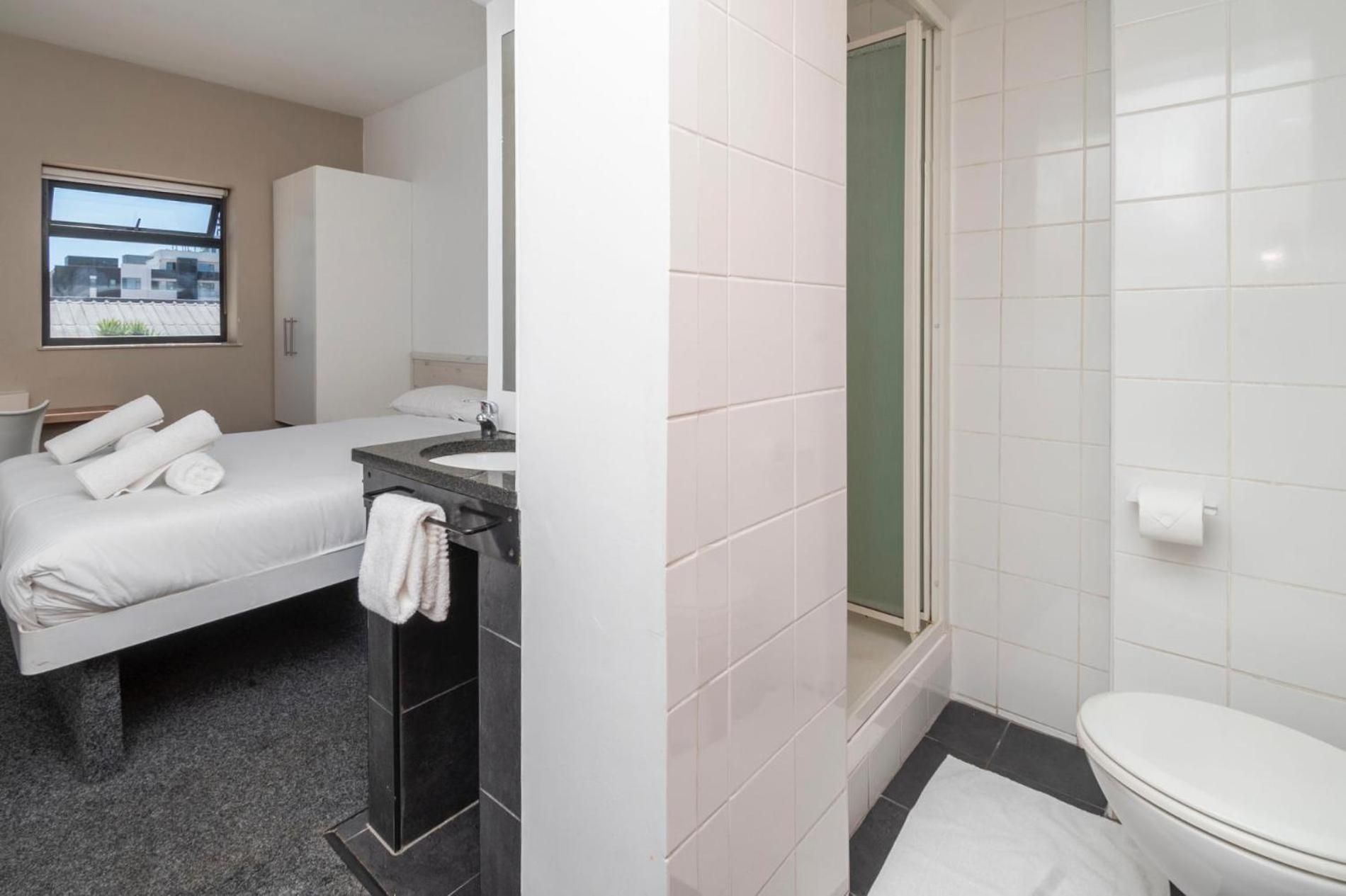 Apartment Metropole Shared Space With Private *