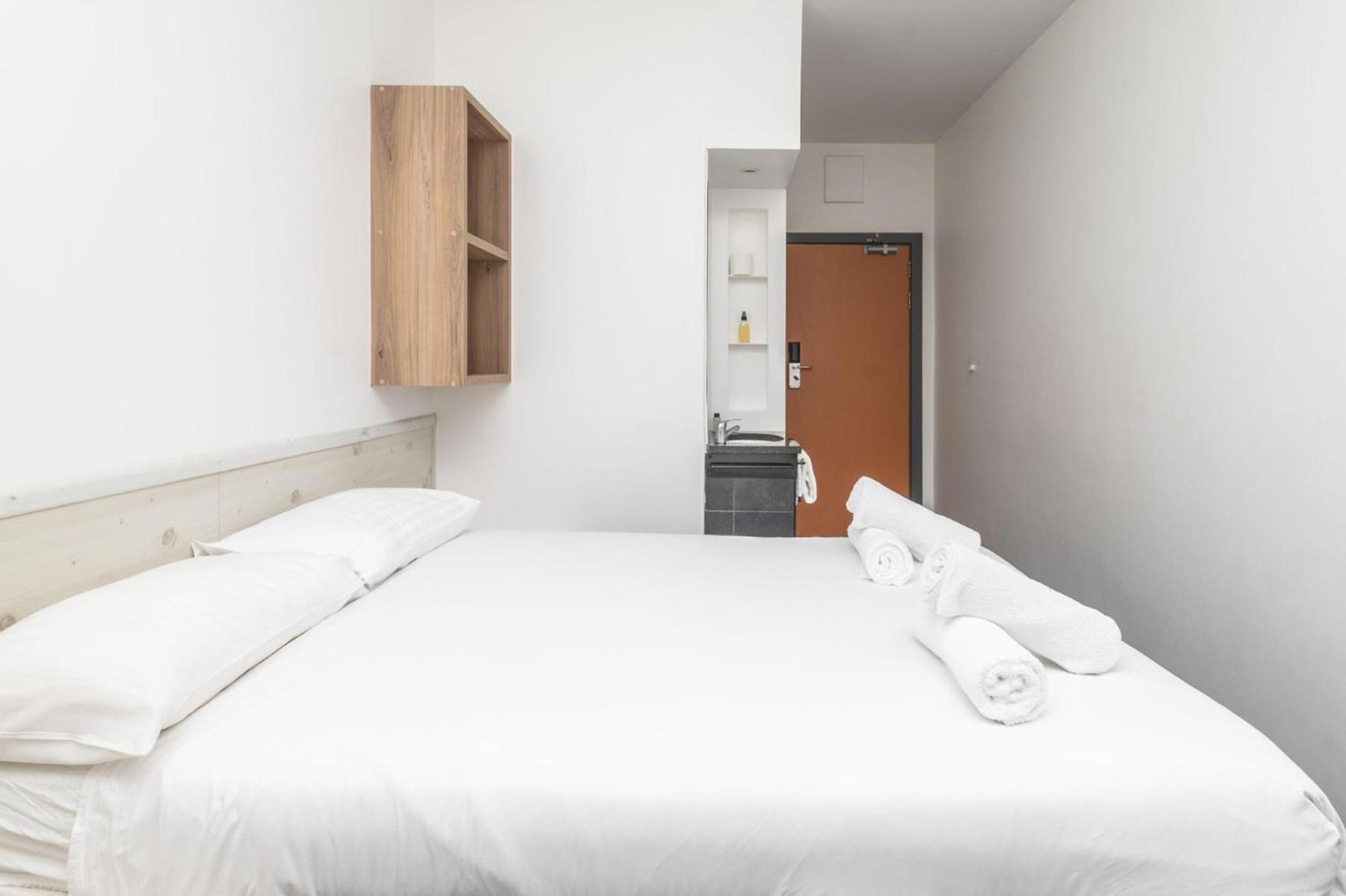 Metropole Shared Space With Private Apartment *